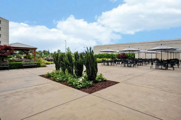 DoubleTree By Hilton Hotel Pleasanton At The Club image 11