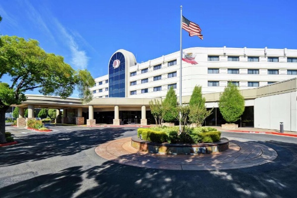 DoubleTree By Hilton Hotel Pleasanton At The Club image 12