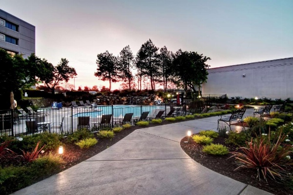 DoubleTree By Hilton Hotel Pleasanton At The Club image 17