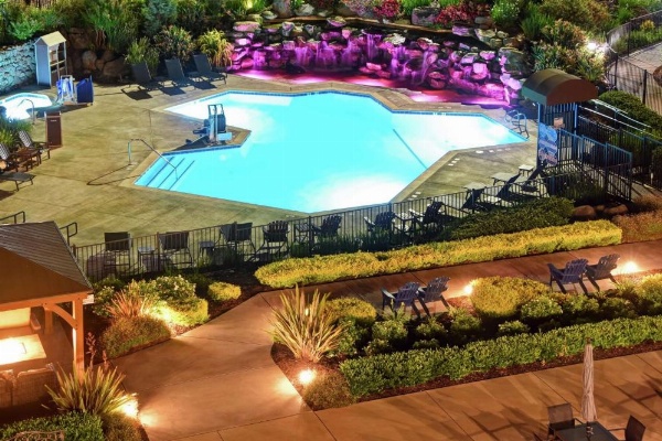 DoubleTree By Hilton Hotel Pleasanton At The Club image 21