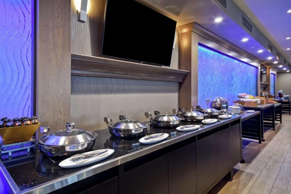 DoubleTree By Hilton Hotel Pleasanton At The Club image 30