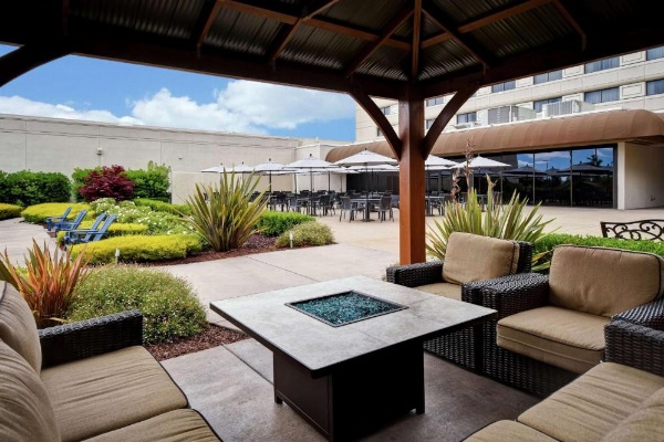 DoubleTree By Hilton Hotel Pleasanton At The Club image 9
